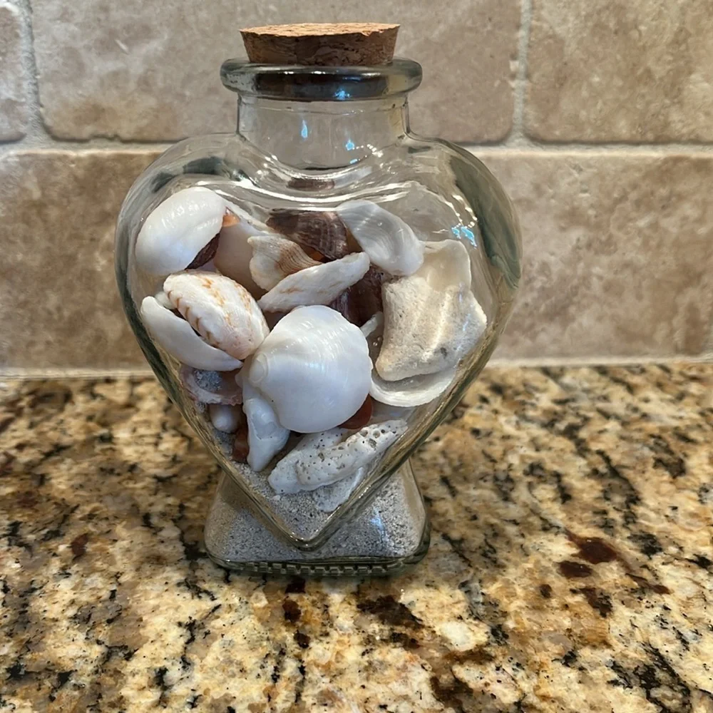🐚 Decorative Sea Shells and Sand Art in Adorable Glass Heart with Cork Lid - Picture 2 of 10